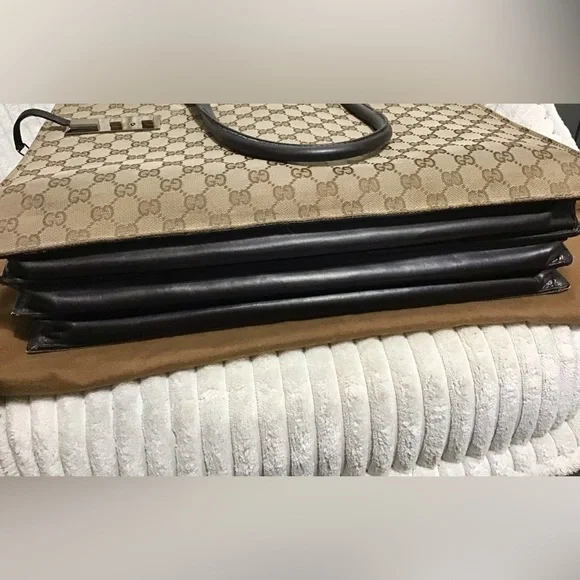 Gucci Bags - Picture 13 of 16